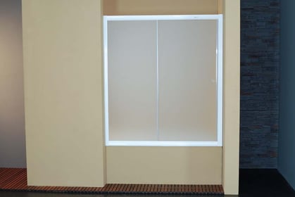 Mampara frontal de baño de una hoja corredera y una hoja fija