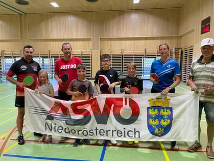 ASVÖ Niederösterreich Landesfachwart Helmut Faltinger und Bürgermeister Ernst Kreuzinger machten sich ein Bild vom TTV-Ferienspiel.