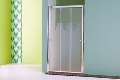 Mampara frontal de ducha de tres hojas correderas con vidrio templado