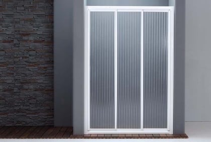 Mampara de ducha frontal con tres hojas correderas y acrílico