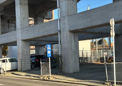 本社駐車場