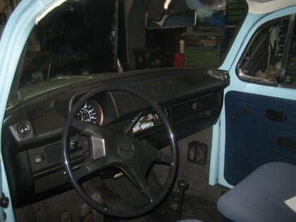 Unverbasteltes Armaturenbrett