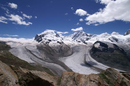 MonteRosa-Massiv mit der Dufour-Spitze (mit 4'634 MüM der höchste Punkt der Schweiz); vom Gornergrat aus gesehen.