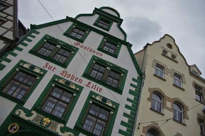 Erfurt - Domplatz. "zur hohen Lilie"