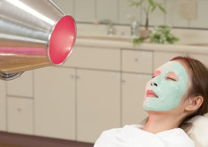 パスターパックの上から赤外燈をあてることで短時間でパックの効果が期待できます。ニキビ、シミ、肌アレ、アレ性に。キメを整え、肌を滑らかに。毛穴の引き締め、ニキビケア化粧品クロロフイル。ニキビ、ニキビ跡、お肌の弱い方、肌アレ、シミ、シワでお悩みの方に好評。