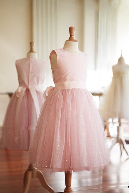 Robe de fête enfant en coton et tulle pailleté rose.