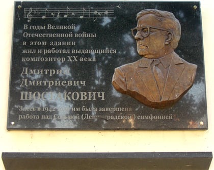 Placa dedicada a Dmitry Shostakóvich en Samara.