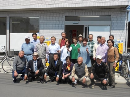 工藤日出夫 北本市議会議員4期目当選しました。支援者と記念撮影。