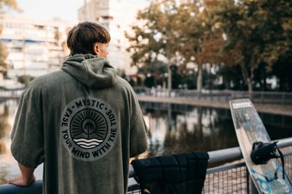 Mystic Poncho zum umziehen nach dem Kitesurfen
