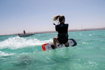 flysurfer-stage-2-monsterdoor-board-el-gouna