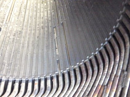 4.ステーターコイル状況（磁性楔脱落）