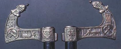 Berghäckel des Knappschaftsvereines "Steirerherzen Seegraben". Modellschnitzerei von Helmut Morokutti, Bronzeguss: H. Kerber