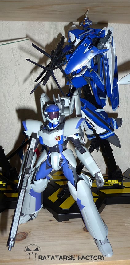 Michael Blanc in EX-Gear + VF-25G 1/72 - Ratatarse Factory