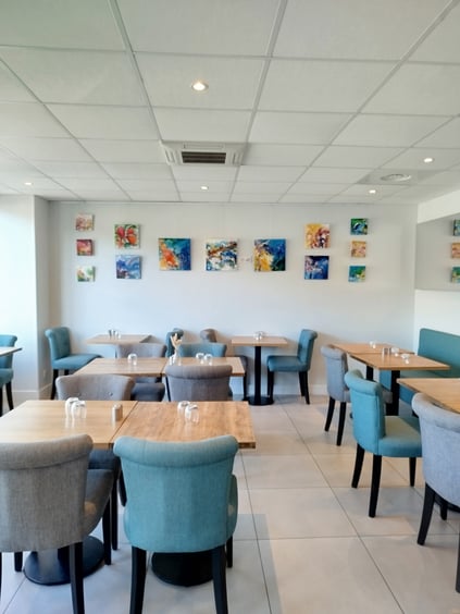 Elisabeth Augendre artiste peintre en Ariège expose au Jardin bleu chambres d'hôtes restaurant à St Girons novembre 2025