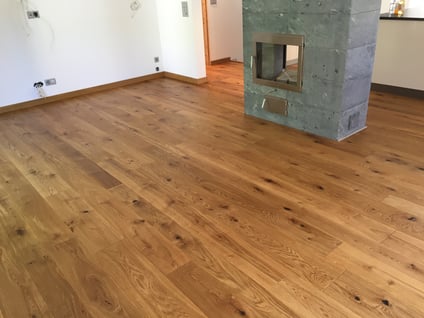 Mehrschicht Parkett Drüsedau Eiche Burgdiele Heinrich Rustikale Sortierung authentische Kante gealter Wurmlöchern Zermatt Parkett massiv