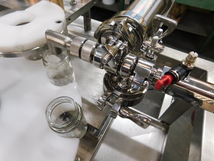 Pompe doseuse sur capsuleuse - fabrication SCIM