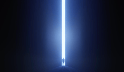 Von der oberen linken Ecke strahlt ein weißer Lichtstrahl herab, an dessen Ende eine extrem dünne und gerade Linie zu einer Person führt, die darauf steht. Der Hintergrund ist dunkelblau, wodurch ein minimalistischer Stil entsteht.