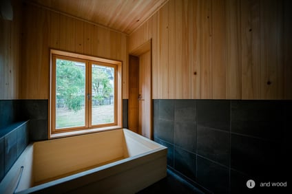 ウォールナット フローリング  一棟貸切りの宿　岩室久元 アンドウッド andwood 13