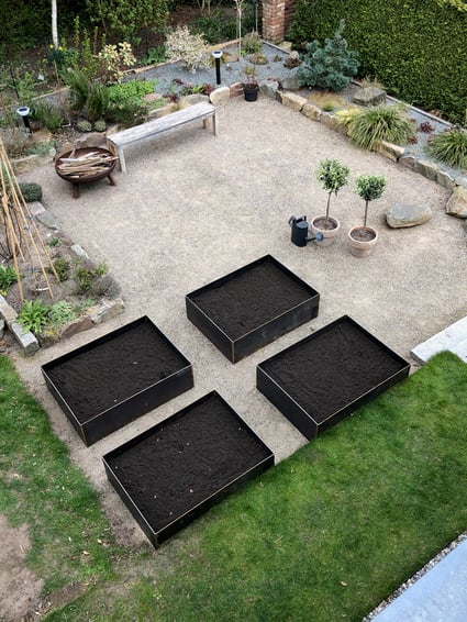 dieartigeGARTEN // Kniehochbeete fertig befüllt + pflanzbereit