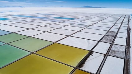 Bassins d’évaporation de l’usine-pilote de lithium dans le Salar de Uyuni, Bolivie
