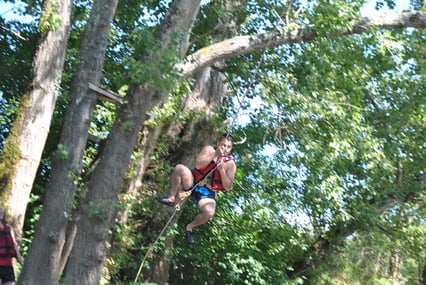 Saut dans la Dordogne au cours de la descente en canoë (juillet 2014)