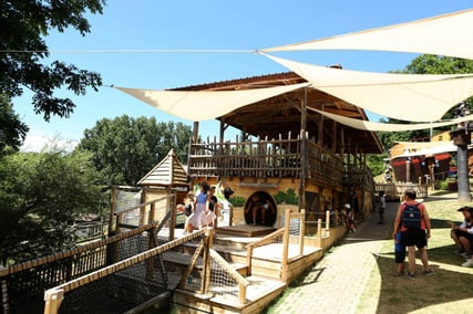 2. "Aventurez-vous à Miripili, l'Île aux Pirates ! Parc loisirs en Isère, Drôme, à visiter entre Grenoble, Valence et Romans. Plaisir garanti pour les enfants !"