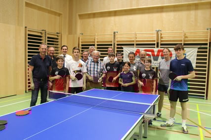 Im Zuge eines großen Ringerls machte so manch einer erstmals Berührung mit dem Tischtennissport. Auch unsere Nachwuchsspieler aus der Spitzengruppe hatten Freude.
