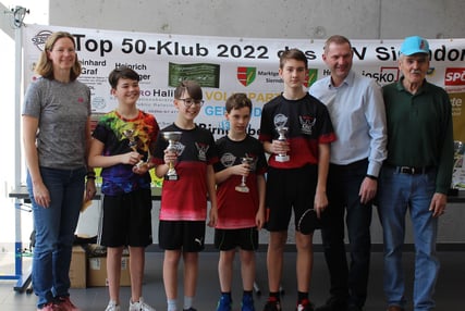 Unsere Nachwuchsspieler durften sich in einem eigenen Bewerb untereinander messen. Bürgermeister Ernst Kreuzinger gratulierte.