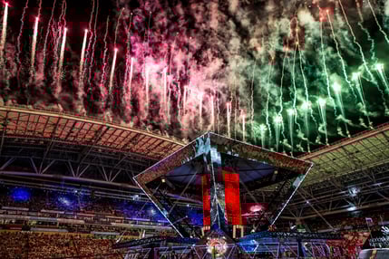 Eröffnungsshow mit Feuerwerk Kazanarena