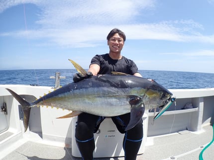 ジャンプライズのオフショア用キャスティングロッドで釣ったキハダマグロ