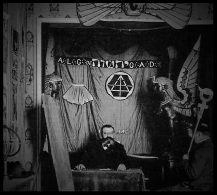 Gerard Encausse (Papus) el primer Gran Maestro de la Orden Martinista en una de las primeras Logias.