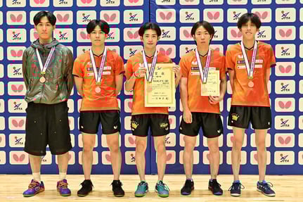 男子一般の部　3位リトルキングス(B)　©卓球レポート／バタフライ