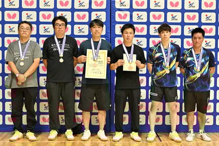 男子30歳以上の部　3位：カヴァヌーラ©卓球レポート／バタフライ