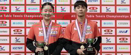 男女ジュニア優勝「©日本卓球協会」