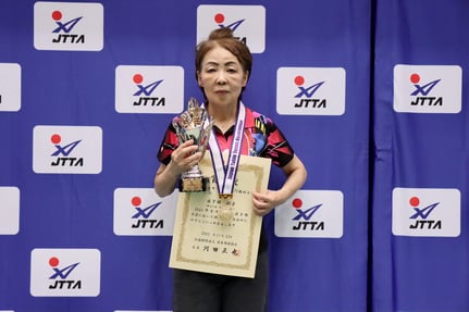 女子ローセブンティ優勝　日下部鈴子（チャイム）「©JTTA広報委員会」