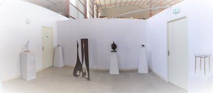 Installation de l'exposition Mattia Polli dans la galerie de l'Ecomusée