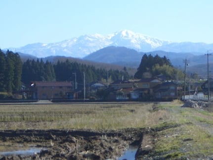 会社から見える白山の画像です。白山は日本で大変有名な山です。