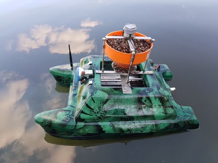 Voerboot - Voerboten - Baitboats - Baitboat- Pulse Bleu - Pulse Red - pulse Black - XR310 Toslon XR500 - autopilot - Carppilot pro - onderwatercamera - Toslon TF520 - visvinder - Fishfinders - visvinders - ToslonTF740 - karpervisser - Raymarine pro5 