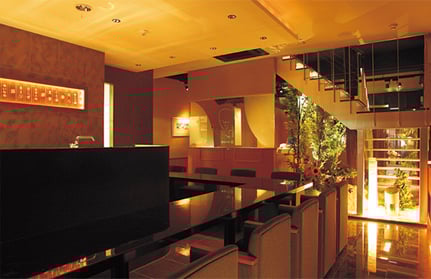 静かに食事をしたいときはカンター席で