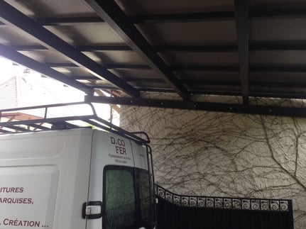 Grace à leurs propriétés incomparables de souplesse, de légereté et de robustesse, les ouvrages textiles recouvrent tous les espaces et offrent une grande liberté de forme et de dimensions.