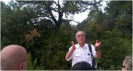 Albert Dilax, président des Marbrières devant les visiteurs