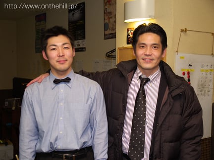 2006年『エイトボールオープン』準優勝時。右は大阪時代にお世話になったJ-BRIDGEの平井さん　写真提供 :  On the hill !
