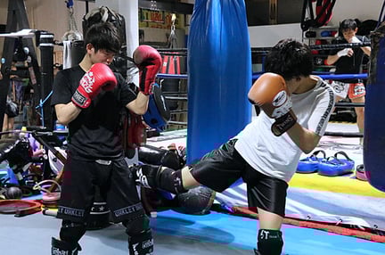 ▲グローブなどの練習道具は無料でお貸ししてます