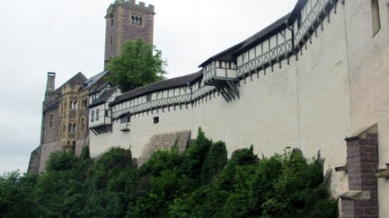 Mittwoch: Die Wartburg bei Eisenach gehört zum UNESCO Weltkulturerbe. Dort übersetzte Martin Luther die Bibel aus dem Griechischen ins Deutsche.