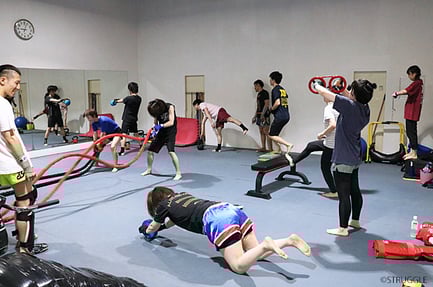 ▲スミスマシンやケトルベル、ヘヴィロープなどの筋トレ用具も充実してます