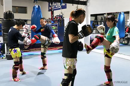 ▲グローブなどの練習道具は無料でお貸ししてます