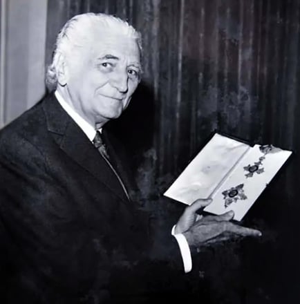 gilberto freyre, sir, queen elizabeth II, british empire, brasilianischer denker, aspen award, airport, oxford, doctor honoris causa, medaille, brasilien