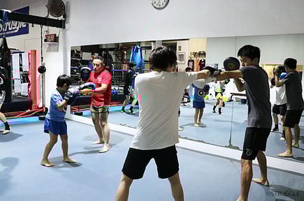 ▲グローブなどの練習道具は無料でお貸ししてます