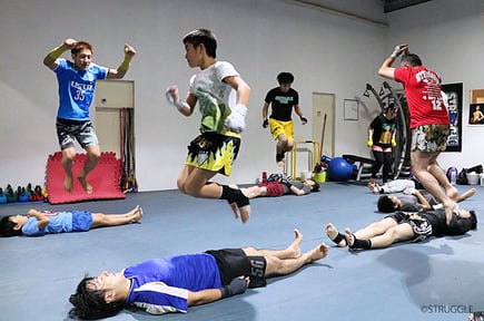 ▲スミスマシンやケトルベルなどの筋トレ道具も充実!