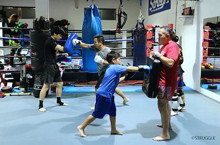 ▲グローブなどの練習道具は無料でお貸ししてます